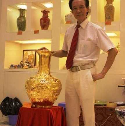 Ma lực chiếc bình cổ và 'đại gia lông vịt' khiến người Trung Quốc bái phục