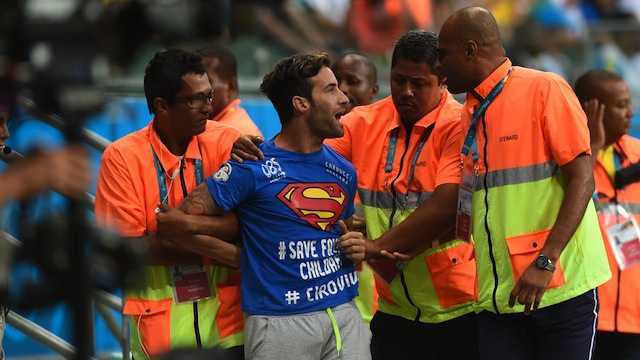 'Siêu nhân' phá trận Bỉ-Mỹ muốn nói gì?