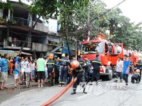 Căn hộ chung cư phát hỏa, cả khu dân cư hoảng loạn