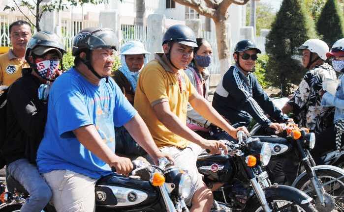 Ngắm đội xe Honda 67 chở sĩ tử miễn phí