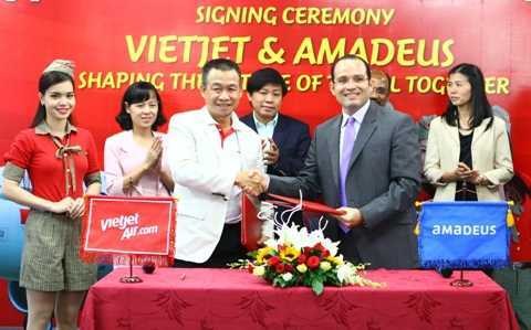 Vietjet hợp tác với công ty hàng đầu về hàng không và du lịch