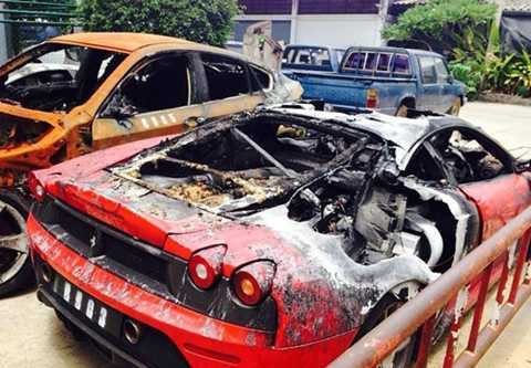 Dàn siêu xe tự 'hóa vàng' trên đường đến đại lý