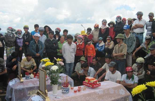 Nghiệt ngã đám tang 3 anh em ruột cùng chết đuối
