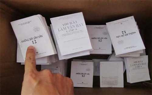 Clip: Nhộn nhịp mua bán phao thi đại học quanh cổng trường