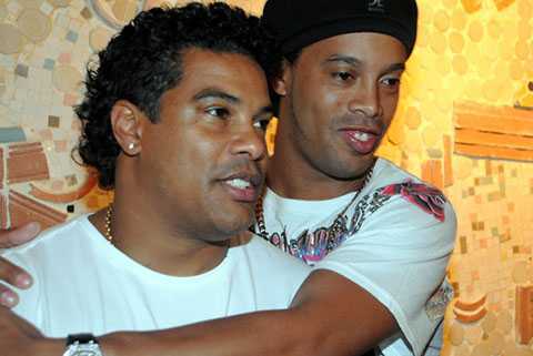 Anh trai Ronaldinho bị điều tra vì bán vé World Cup trái phép