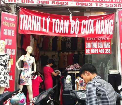 Treo biển thanh lý rởm, cửa hàng Hà Nội vớ bẫm