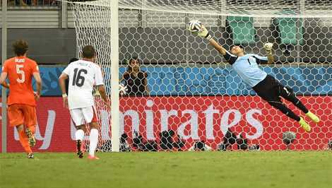 Clip: Sneijder đá phạt đẳng cấp