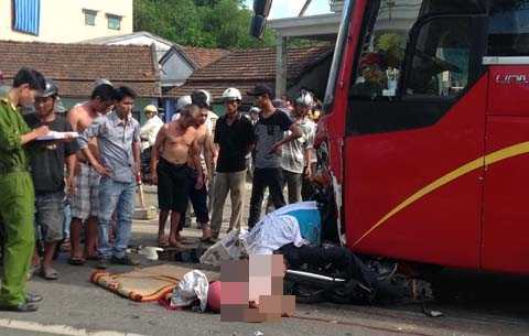 Đối đầu xe khách, hai anh em chết thảm sau tiệc cưới