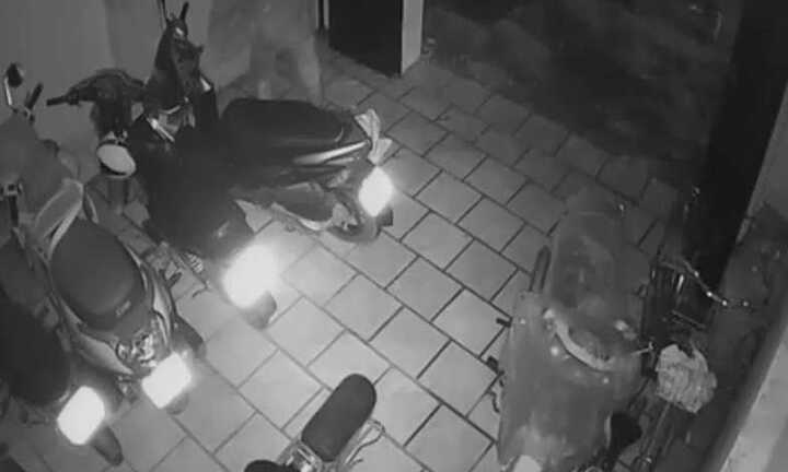 TP.HCM: Thản nhiên bỏ đi sau khi bị phát hiện trộm xe