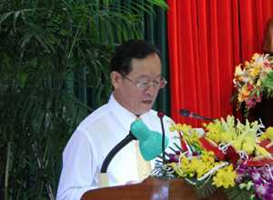 Đất nước bị ngoại bang, không nên mua sắm lãng phí