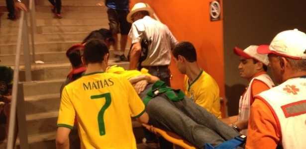 Đội nhà thua đau, fan Brazil ngất lịm