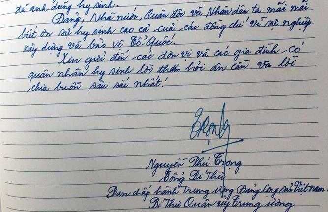 Tổng bí thư, Bộ trưởng Quốc phòng ghi sổ tang xúc động