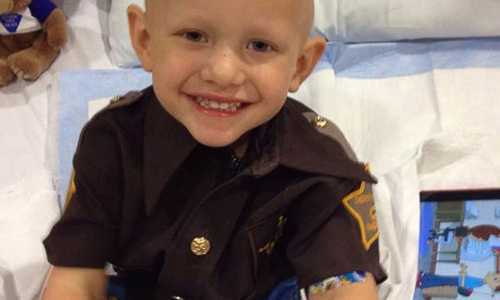 Bé 3 tuổi nhậm chức Phó cảnh sát trưởng