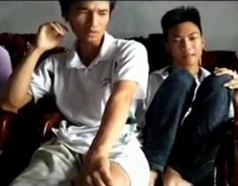 Clip Lệ Rơi dặn bố mẹ 'giả điếc' với báo chí lên bản tin VTV