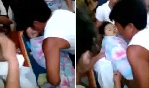 Đang làm tang lễ, bé gái 'sống lại' trong quan tài