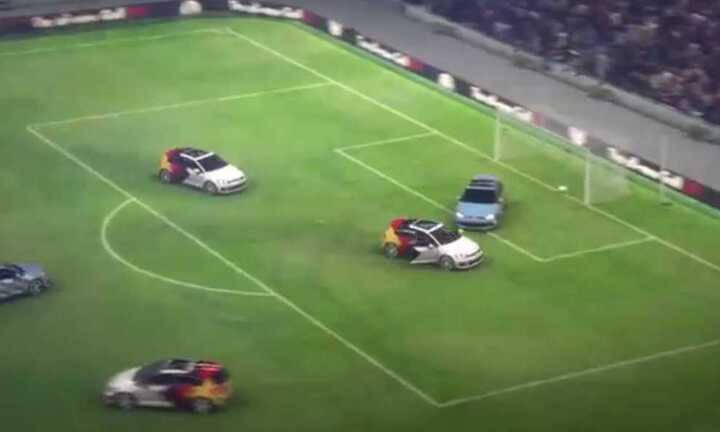'Giả lập' cầu thủ, xe sang tái hiện bàn thắng của Đức