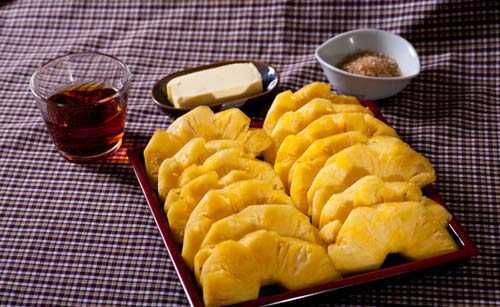 Cách gọt dứa siêu nhanh và không bẩn tay