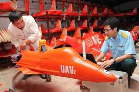 Máy bay không người lái UAV-02 phối hợp hiệp đồng với Su-30MK2