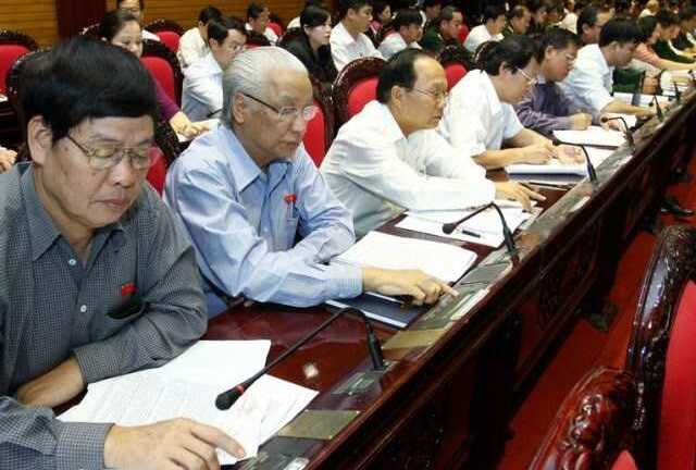 Quốc hội không phải chỗ anh đi phát biểu, bấm nút thuê