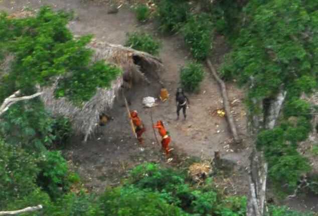 Phát hiện bộ tộc sống như người Cổ đại tại Amazon