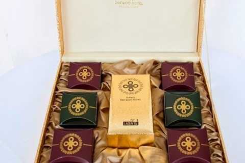 Bánh trung thu giá chục triệu đồng