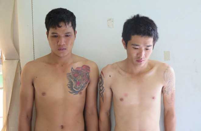 Bắt 2 tên xăm mình, trộm xe trên phố ở Sài Gòn