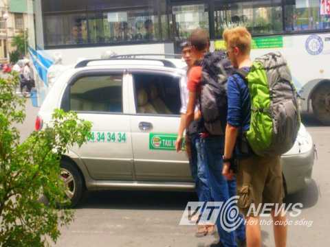 Bị tài xế taxi 'chặt chém', dân Sài Gòn kêu trời