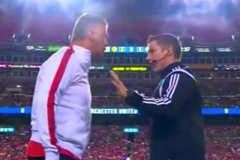 Louis van Gaal nổi điên với trọng tài