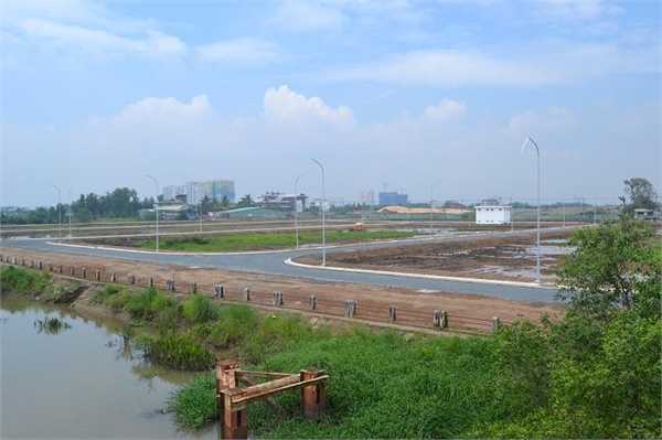 Bầu Đức bất ngờ chia cổ tức, bán đất nền