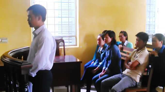 Bác sĩ xích vợ để đánh được hưởng án treo