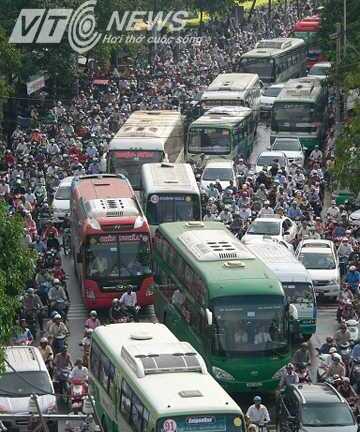 Sài Gòn kẹt xe kinh hoàng, chuyên gia hiến kế 'thoát hiểm'