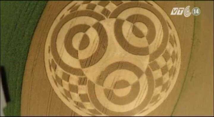 Lại xuất hiện vòng tròn bí ẩn của 'người ngoài hành tinh' trên cánh đồng Đức