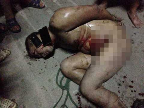 Nam thanh niên trộm xe máy bị lột truồng, đánh đập