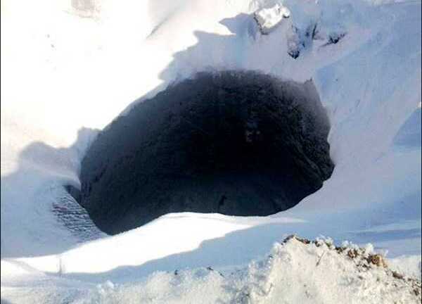 Lời giải thích cho những miệng hố khổng lồ bí ẩn ở Siberia