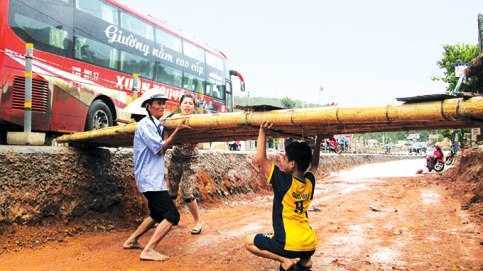 'Bộ trưởng Thăng, ngó xuống mà coi'