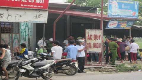 Vợ chồng chủ cửa hàng chết bất thường trong nhà