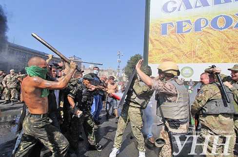 Nóng: Quảng trường Maidan lại mịt mù khói lửa