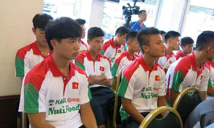 U19 Việt Nam tới Brunei sau chuyến bay 'hành xác'