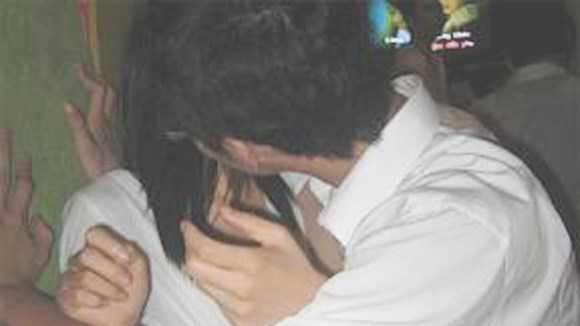 'Làm chuyện người lớn' với bồ nhí, còn giở trò khủng bố