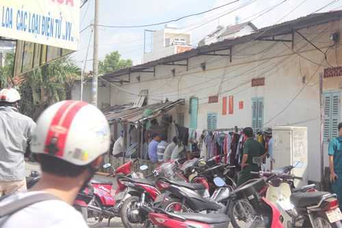 Cảnh sát nổ súng tóm gọn kẻ khống chế nhân tình trong nhà trọ