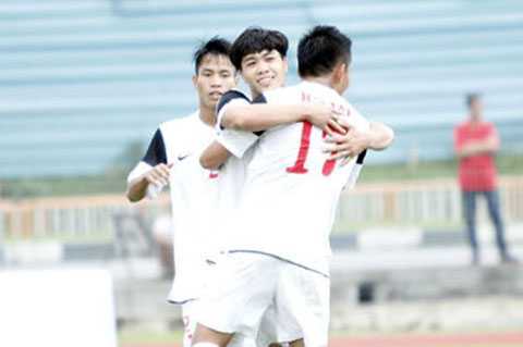 Clip bàn thắng: Công Phượng sút panenka