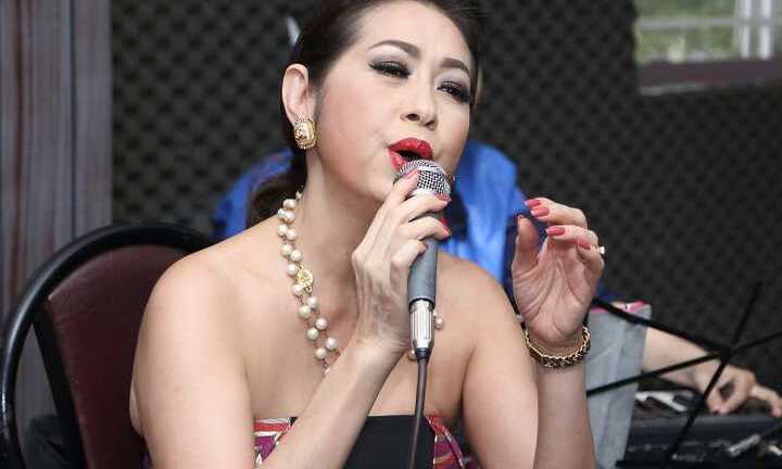 Ý Lan sexy vai trần ngay cả khi tập luyện