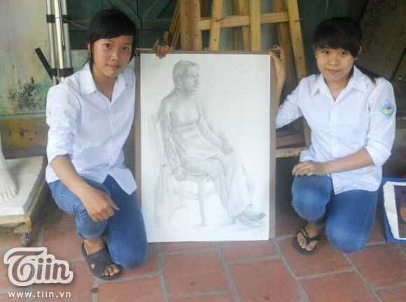 Lớp dạy vẽ ở vùng quê nghèo đỗ đại học 90%