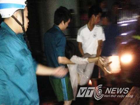 Dãy nhà chìm trong biển lửa, nhiều người ngất xỉu