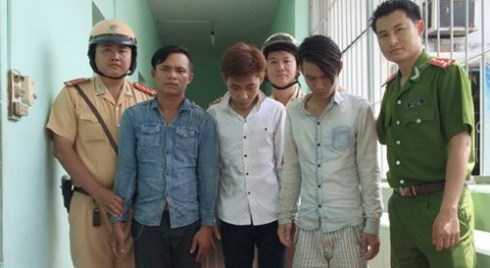 CSGT truy đuổi, bắt ‘nóng’ 3 tên cướp táo tợn