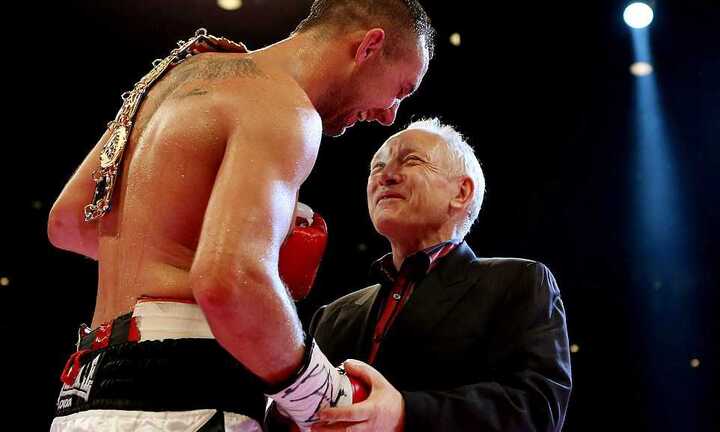 HLV huyền thoại có 2 đời vợ vẫn quyết tâm chuyển giới