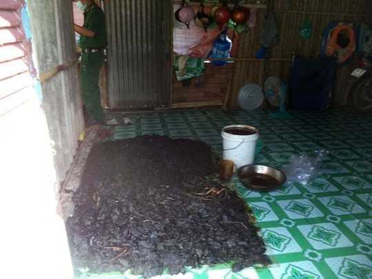 Ghê người công nghệ làm khô bò đen từ phổi heo