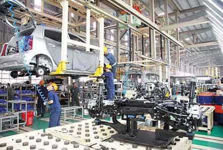 Đóng nhà máy, buôn ô tô nhập lãi hơn?