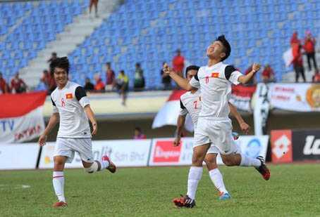 Thắng đậm U19 Indonesia, U19 Việt Nam rộng cửa vào bán kết