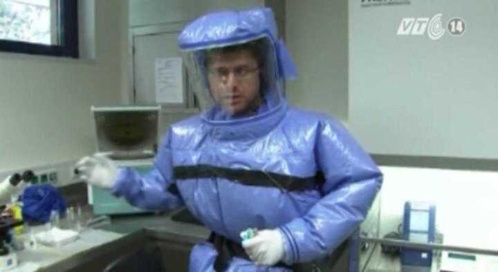 Việt Nam chưa đủ năng lực xét nghiệm virus Ebola